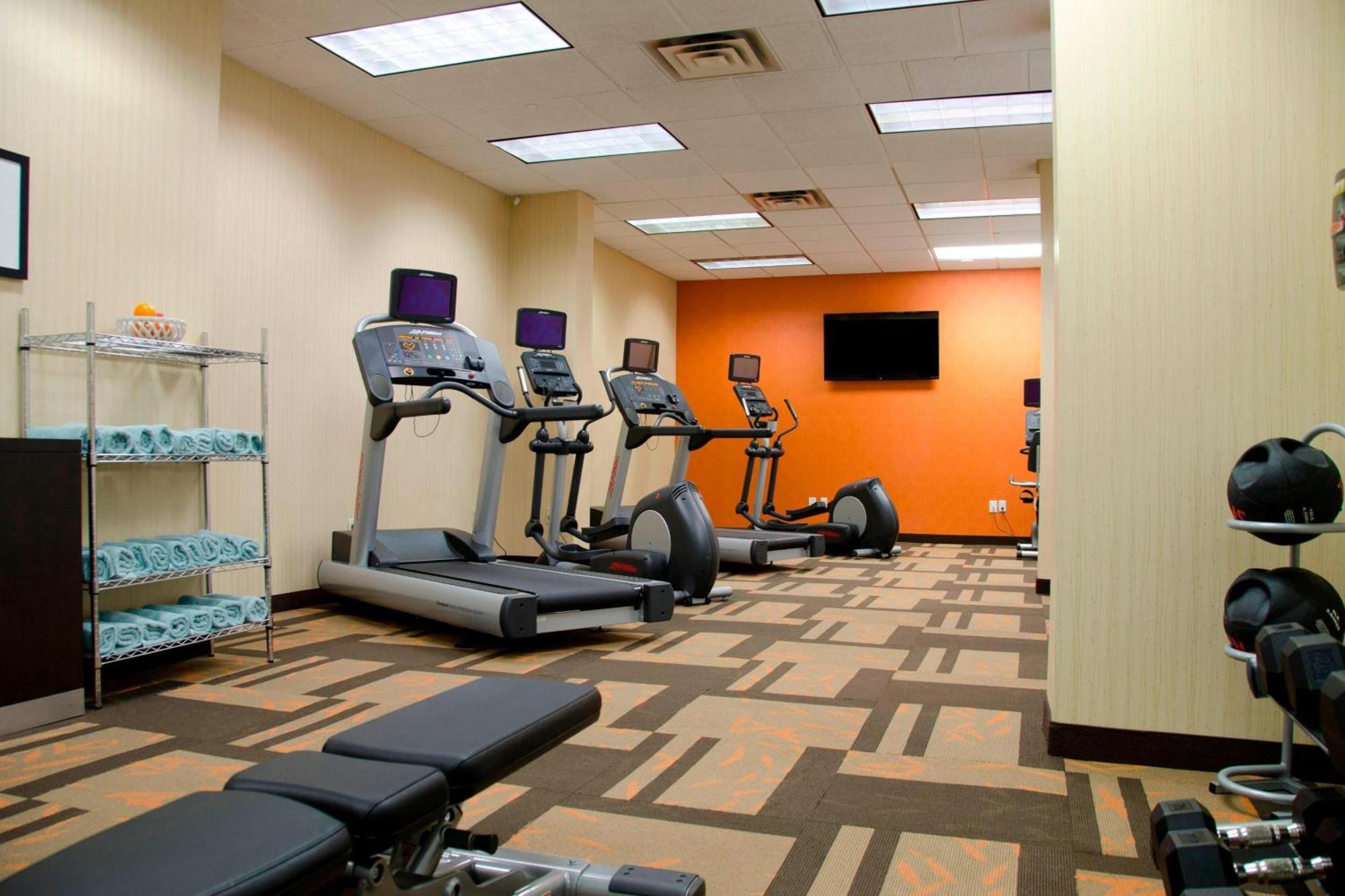 Courtyard Waterbury Downtown Ξενοδοχείο Εξωτερικό φωτογραφία